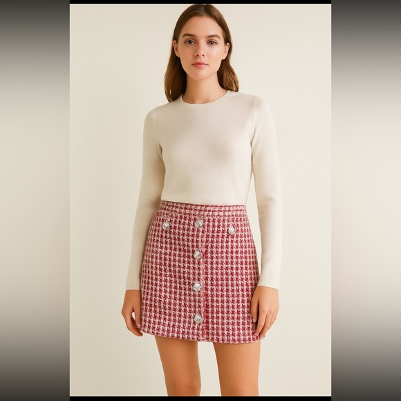 Maje Dresses & Skirts - Maje Tweed mini skirt
Pink size EU 40
Quiet luxury Designer